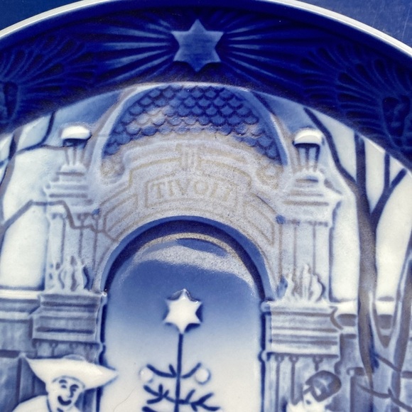 Royal Copenhagen Year Plate1990
Christmas In Tivoli No2349 limited edition - Picture 5 of 16